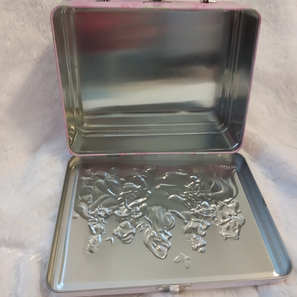 ๐ธ Disney Princess Pink Embossed Tin Lunchbox Collectable, Tiana Belle Rapunzel - Picture 7 of 13